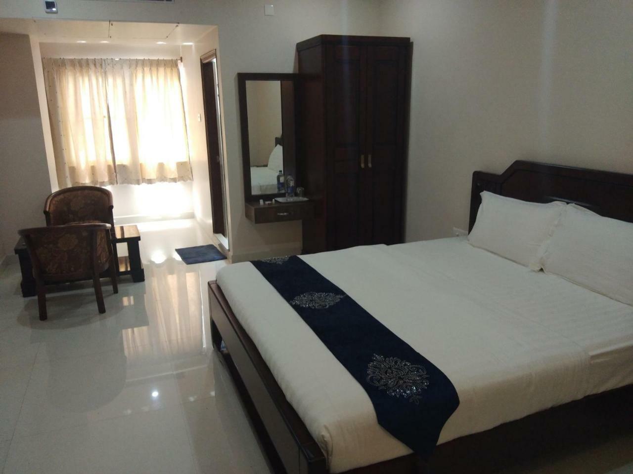 Jnr Grand Hotel Madanapalle Exterior photo